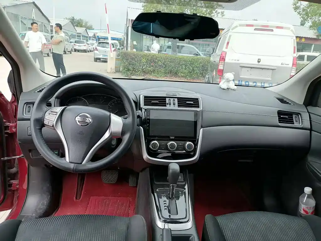 Nissan Tiida — миниатюра 8