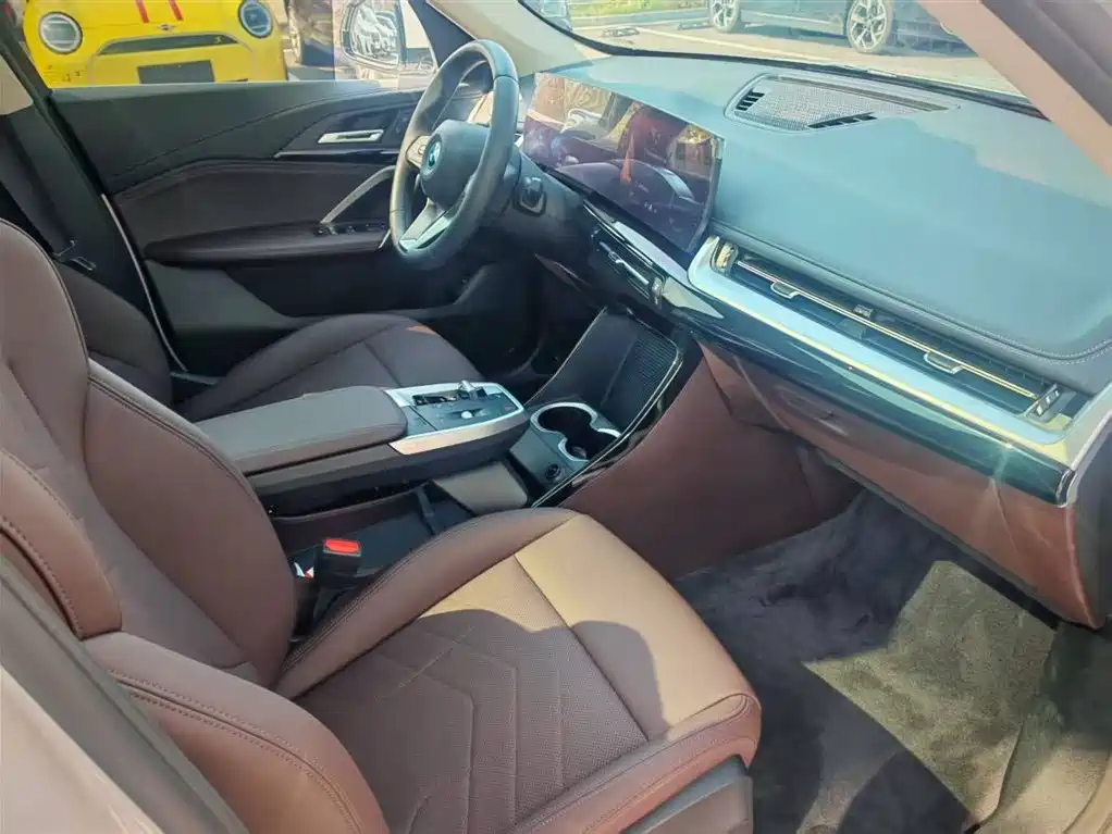 BMW iX1 2025 eDrive25L X