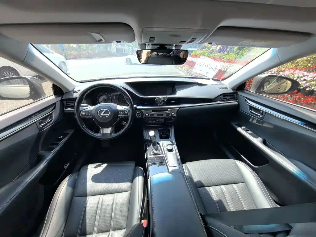 Lexus ES — миниатюра 5