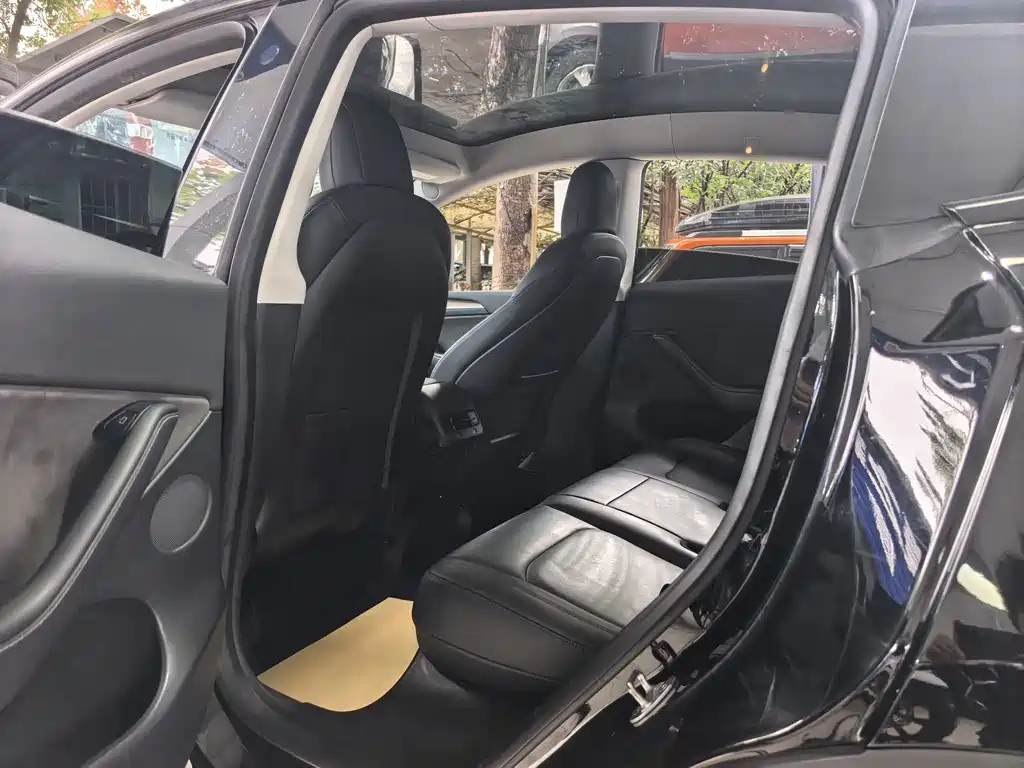 Tesla Model Y — миниатюра 13