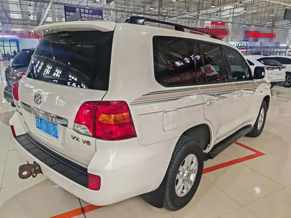Toyota Land Cruiser 2010 4.0L AT VX