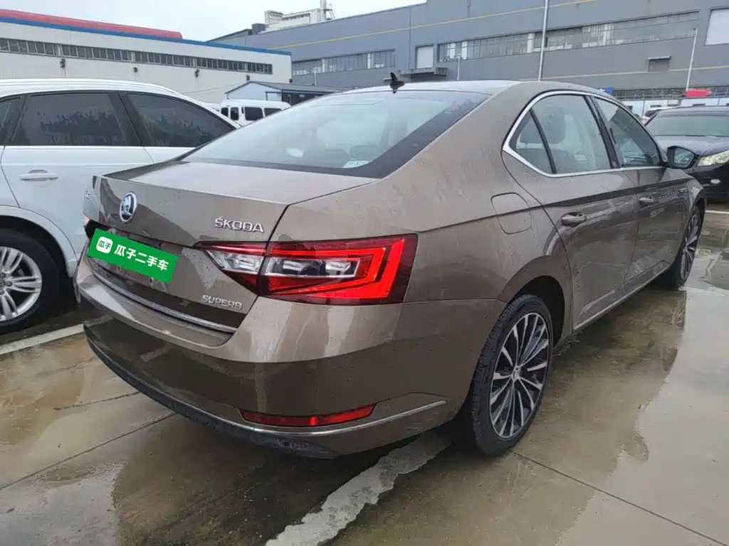 Skoda Superb — миниатюра 7