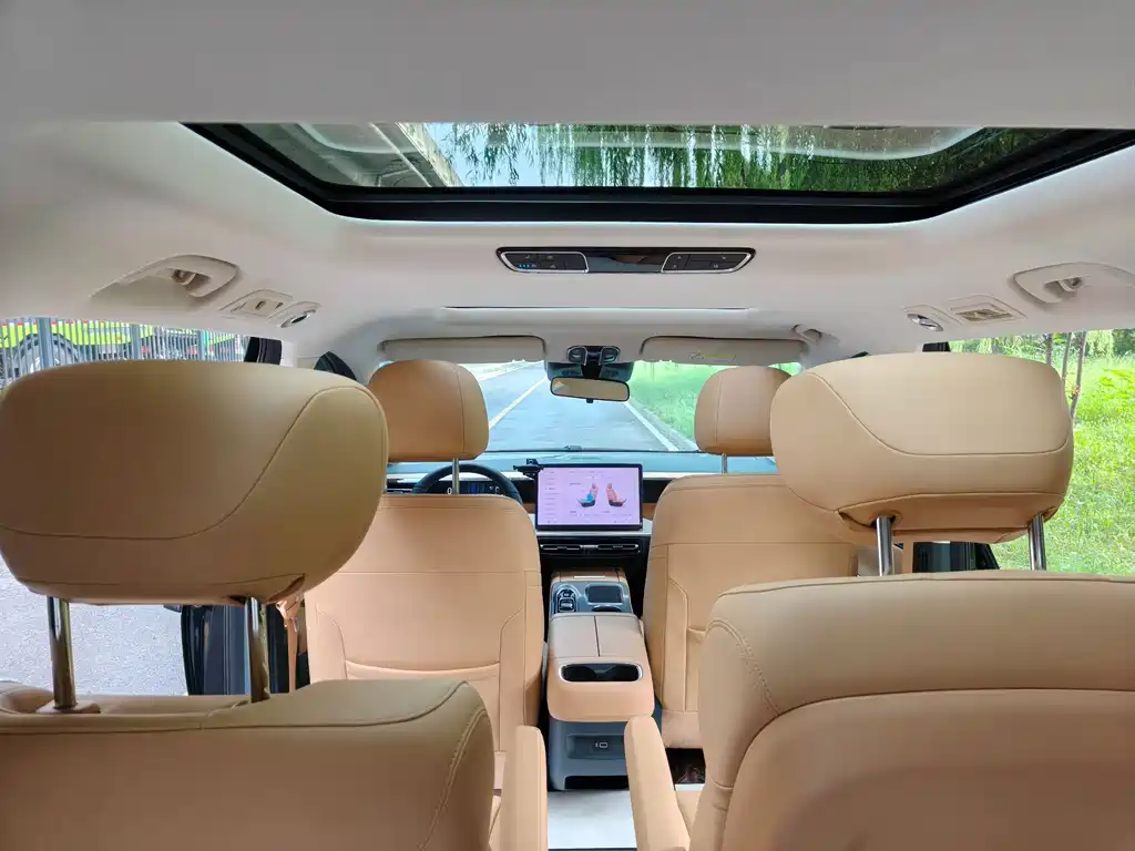 GAC Motor 传祺E8 PHEV — миниатюра 11