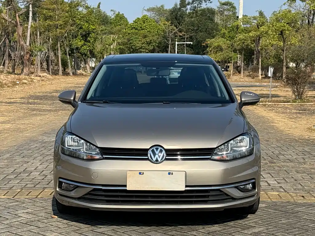 VOLKSWAGEN GOLF