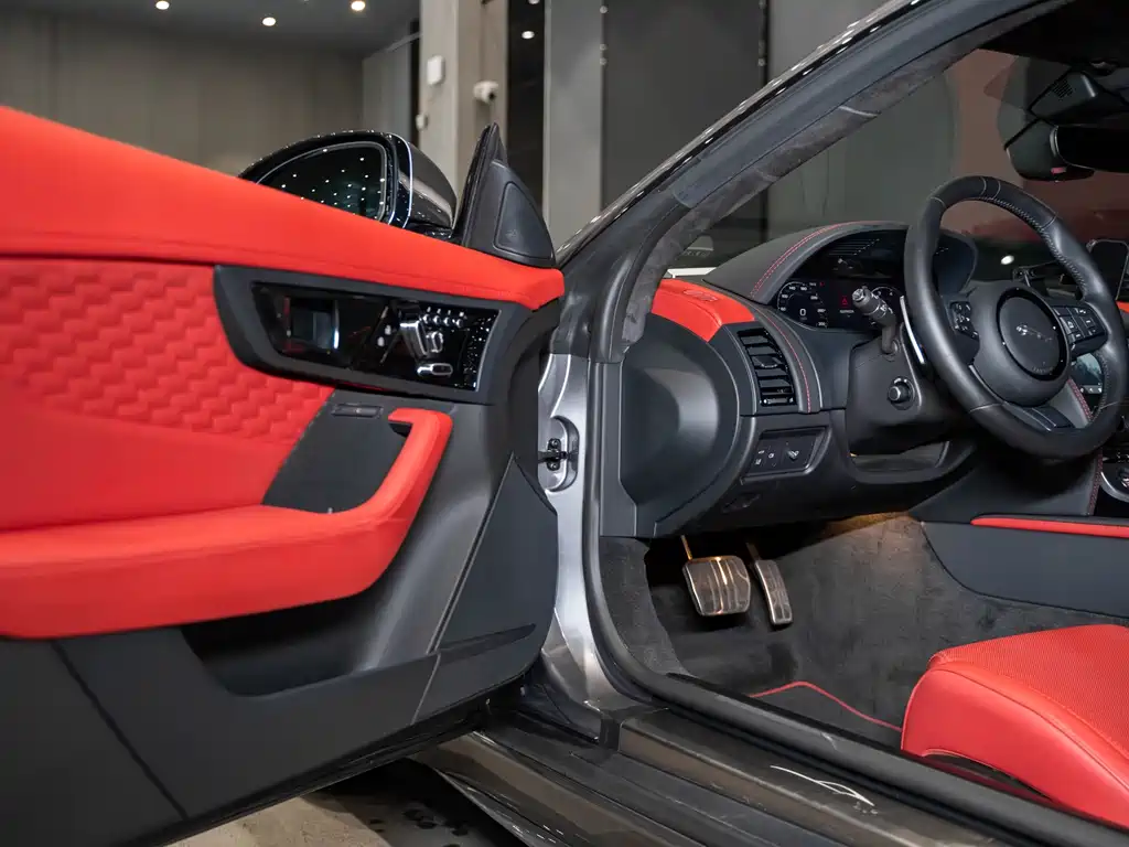 Jaguar F-Type 2024 P300 75