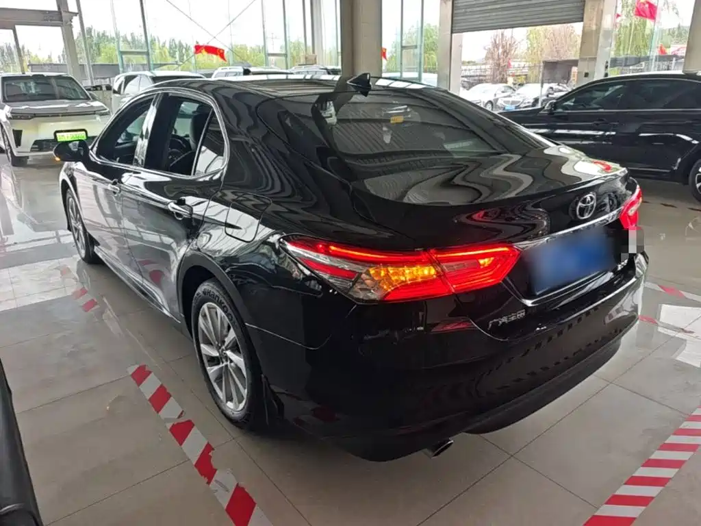 Toyota Camry — миниатюра 5