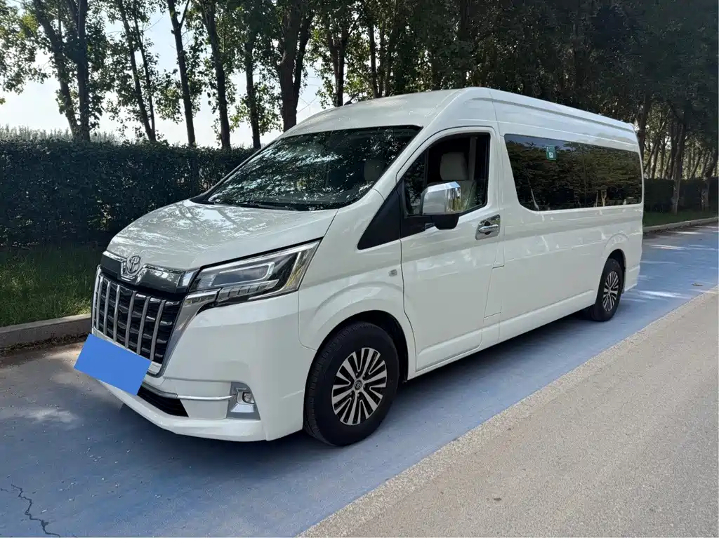 Toyota HiAce 2023 2.7L MT
