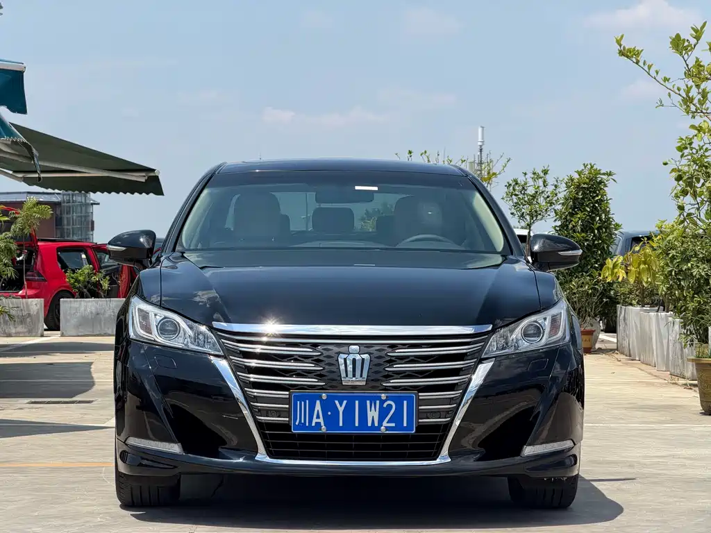 Toyota Crown — миниатюра 2