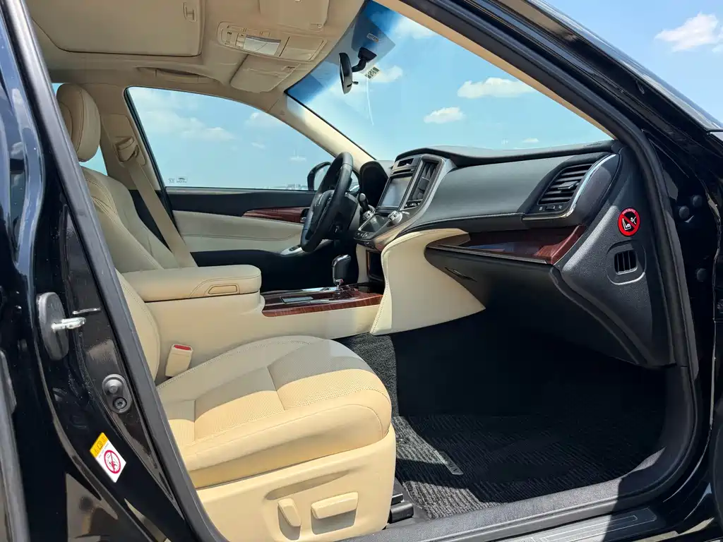 Toyota Crown — миниатюра 10
