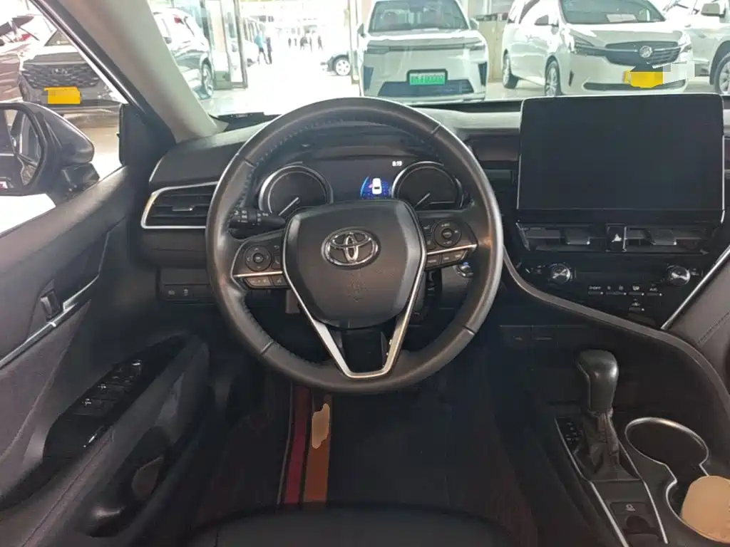 Toyota Camry — миниатюра 11