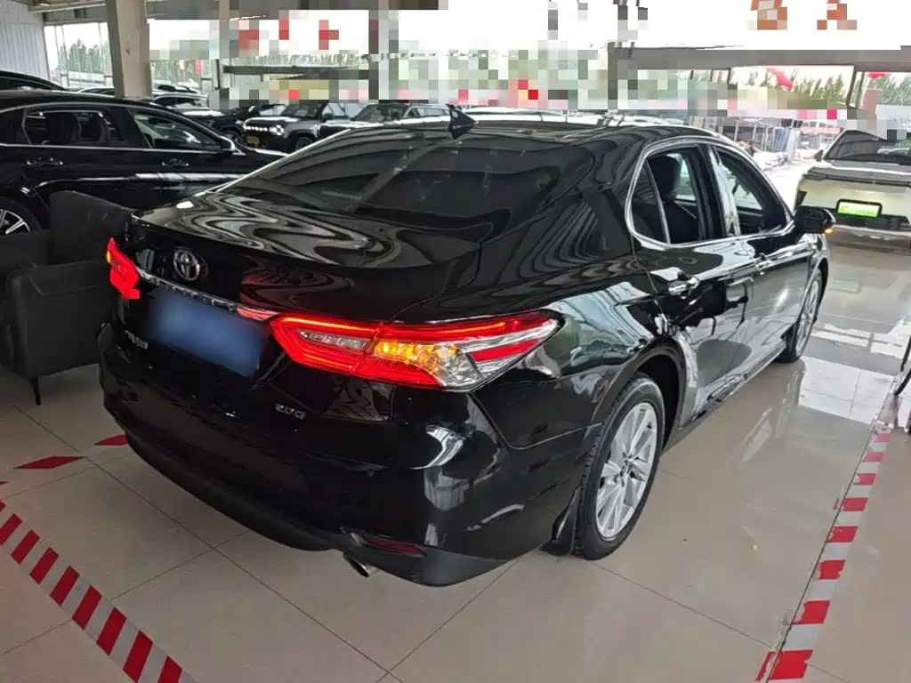 Toyota Camry — миниатюра 7