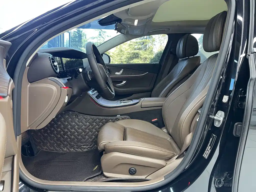 Mercedes-Benz E-Class — миниатюра 16