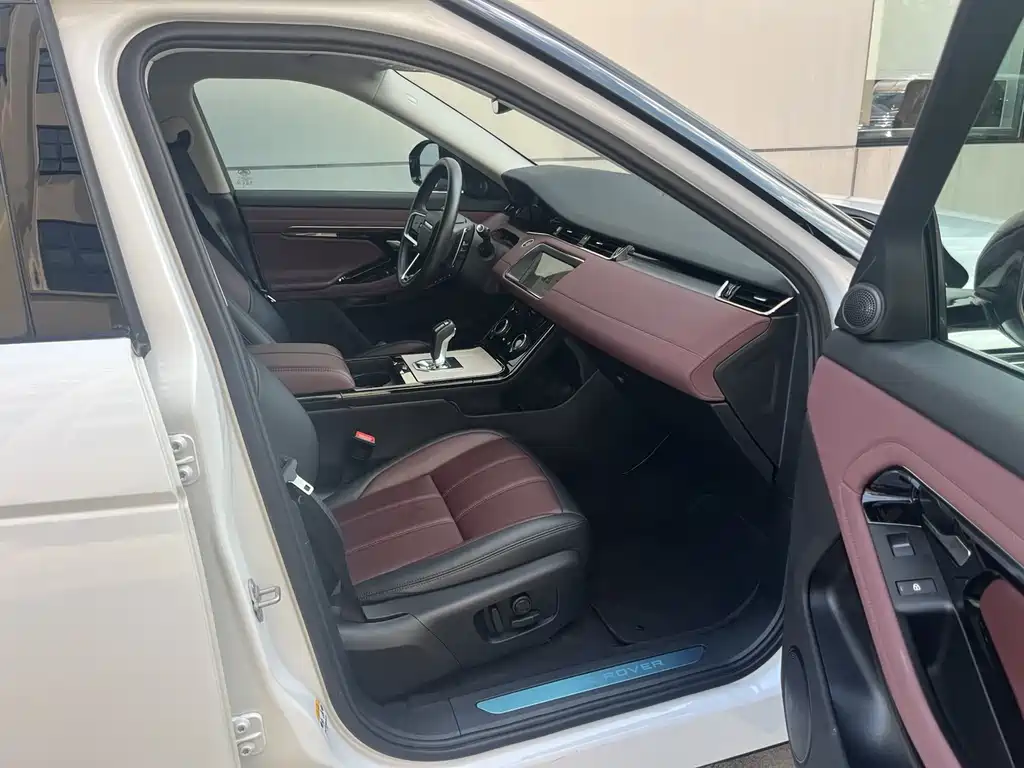 Land Rover Range Rover Evoque 2023 L P300e