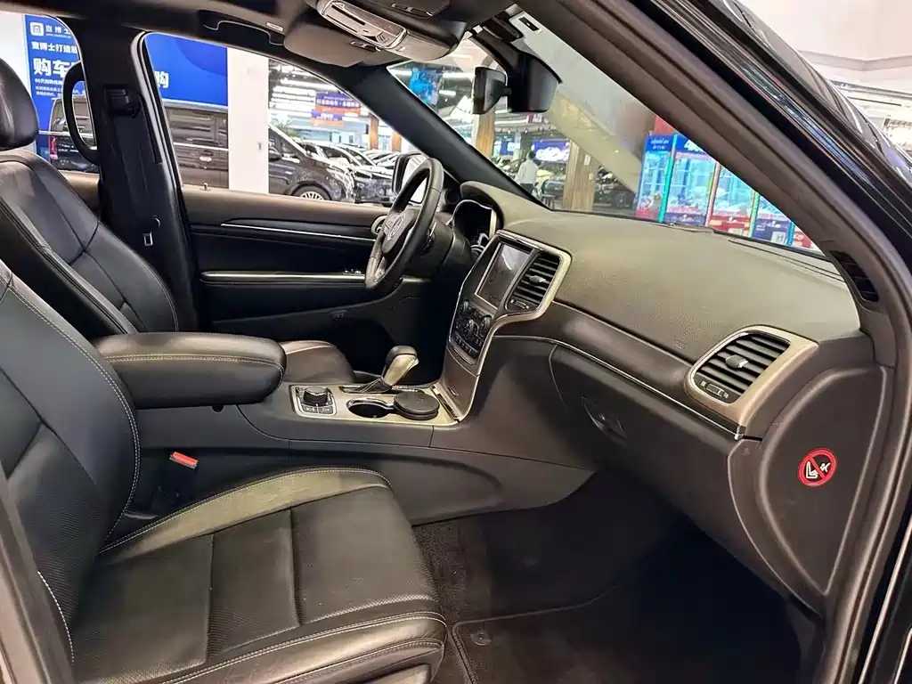 Jeep Grand Cherokee (Import) — миниатюра 4