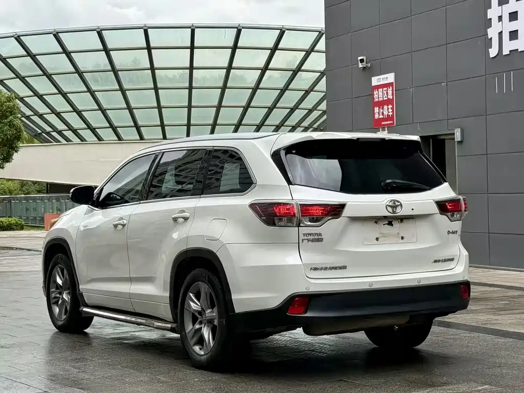 Toyota Highlander 2015 2.0T 7 мест