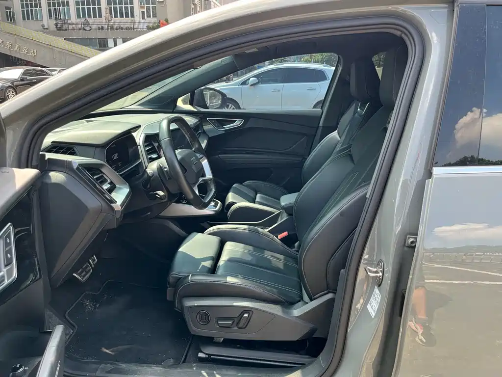 Audi Q4 e-tron — миниатюра 5