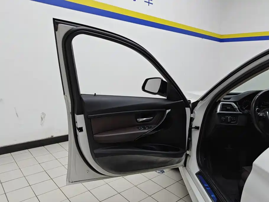 BMW 3 Series — миниатюра 7