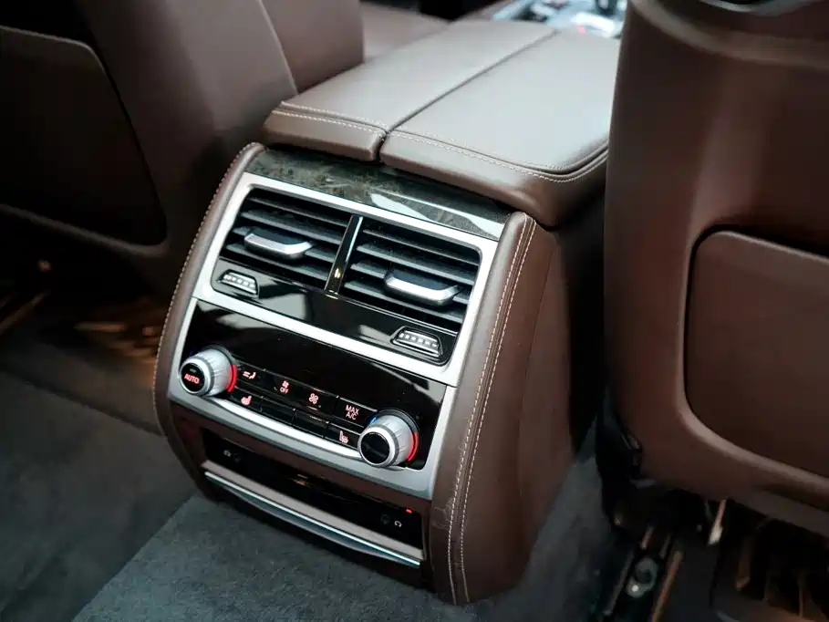 BMW 7 Series — миниатюра 25