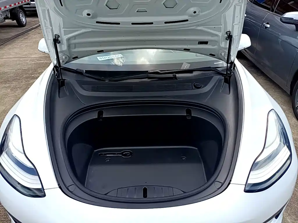 Tesla Model 3 — миниатюра 20
