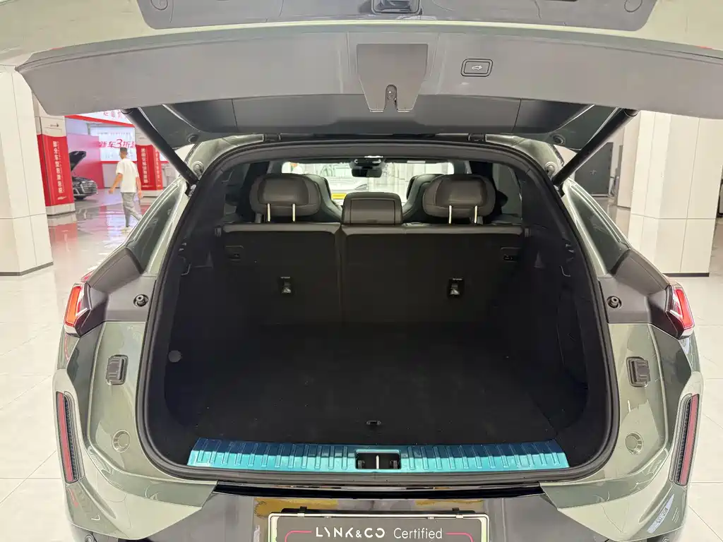 Lynk & Co 08 EM-P 2023 220km Halo