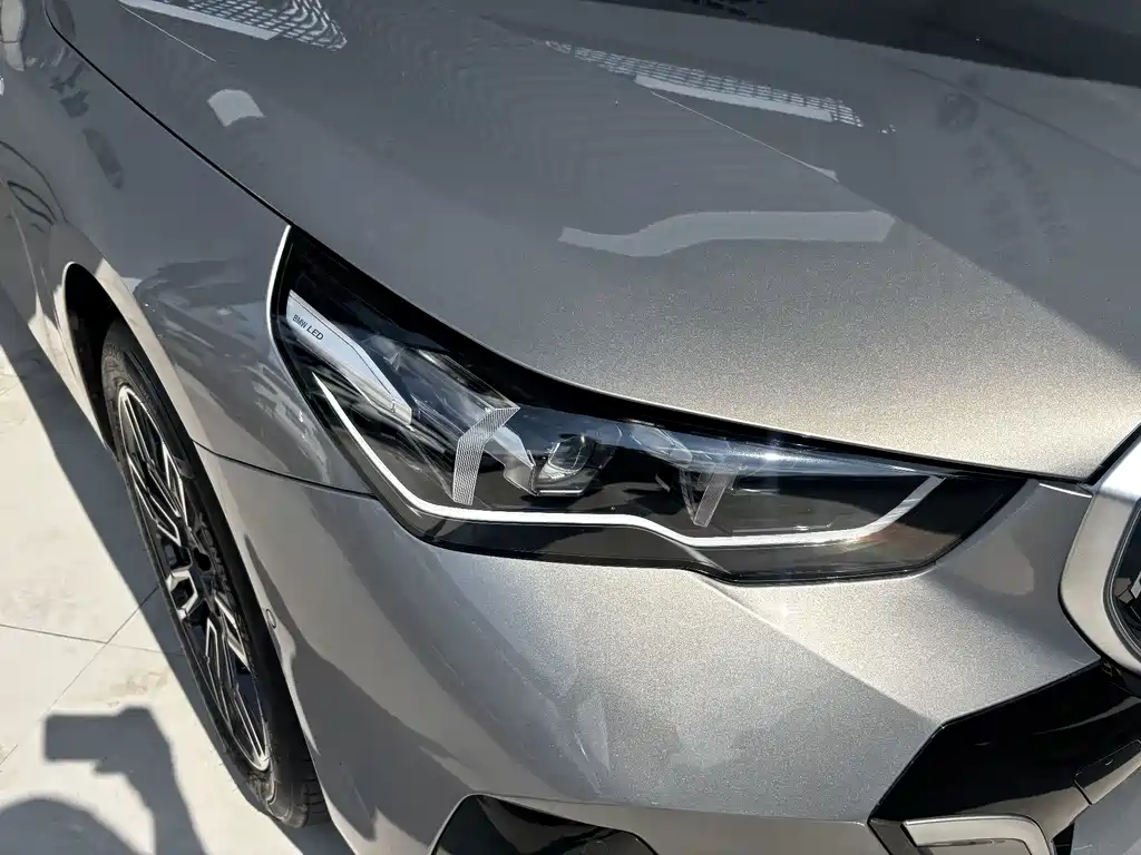 BMW 5 Series — миниатюра 7
