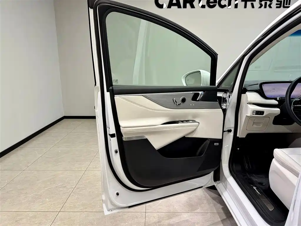 BUICK GL8 NEW ENERGY