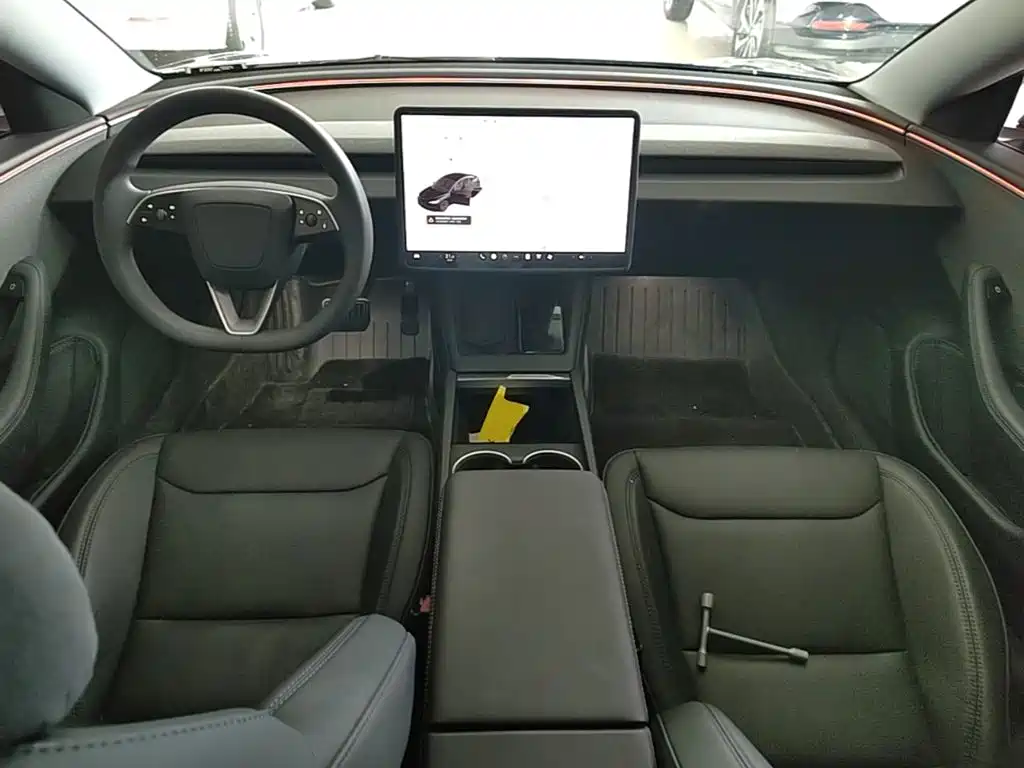 Tesla Model 3 — миниатюра 10
