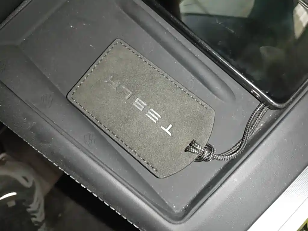 Tesla Model 3 — миниатюра 9