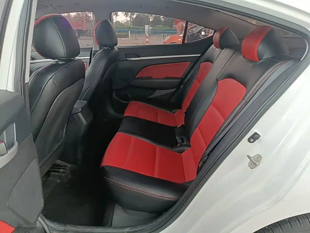 Hyundai Elantra — миниатюра 17
