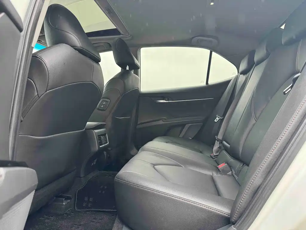 Toyota Camry — миниатюра 5