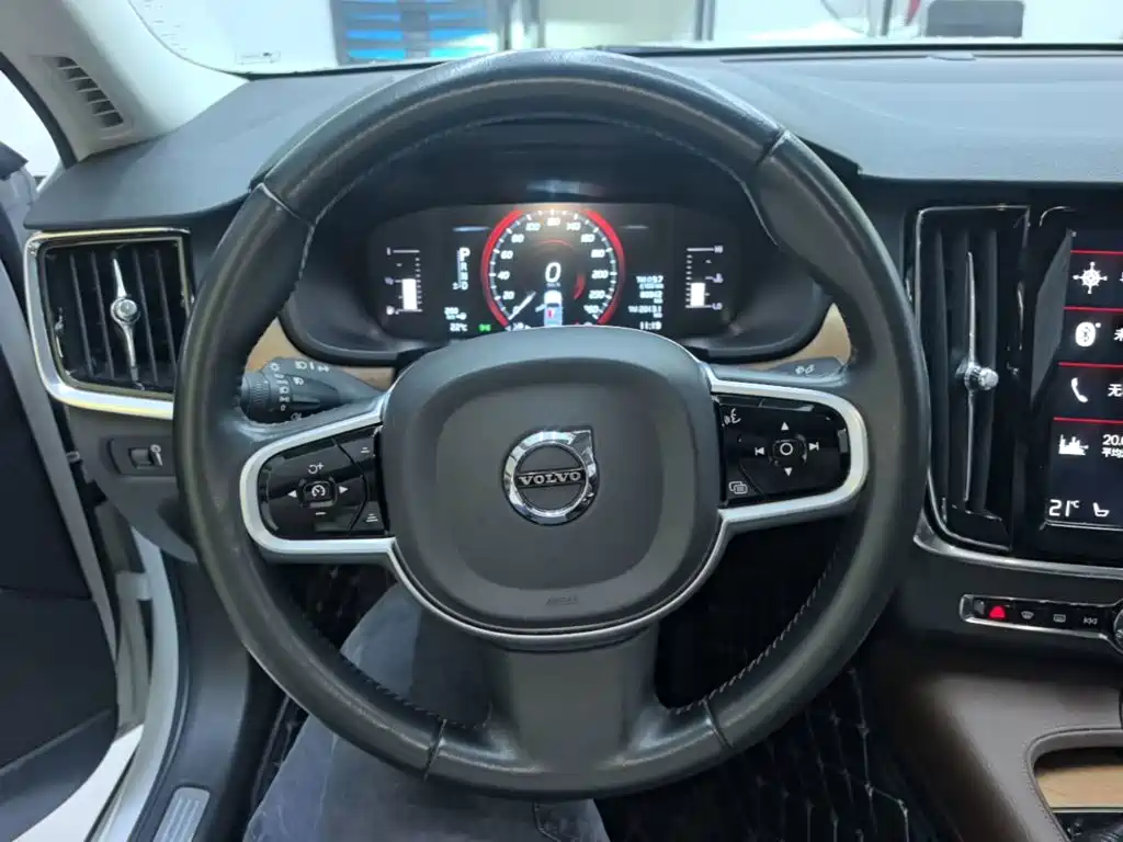 Volvo S90 — миниатюра 11