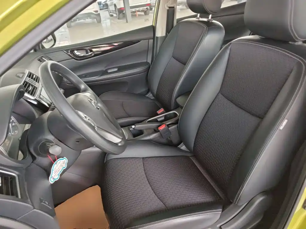 Nissan Tiida — миниатюра 15