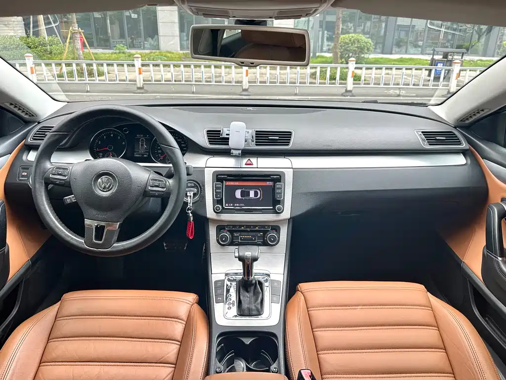 Volkswagen FAW - Passat CC CC 2010 2.0TSI Luxury