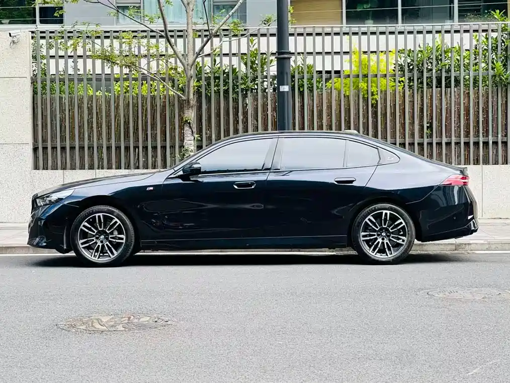 BMW 5 Series 5 2025 530Li Lead M Sport