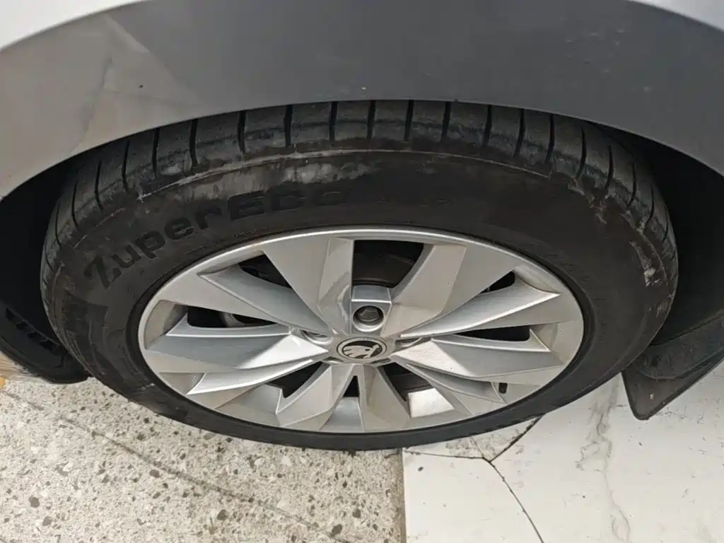 Skoda Superb — миниатюра 23