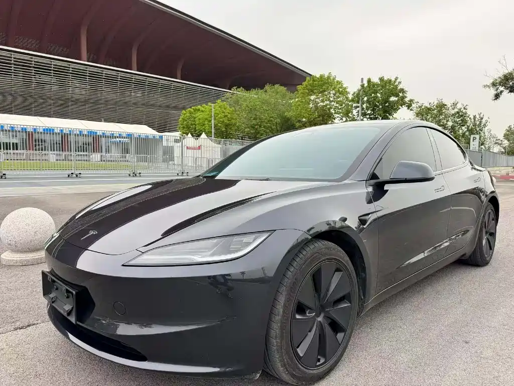 Tesla Model 3 2025