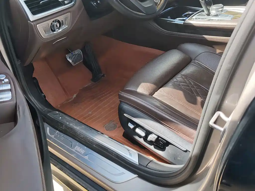 BMW 7 Series — миниатюра 15