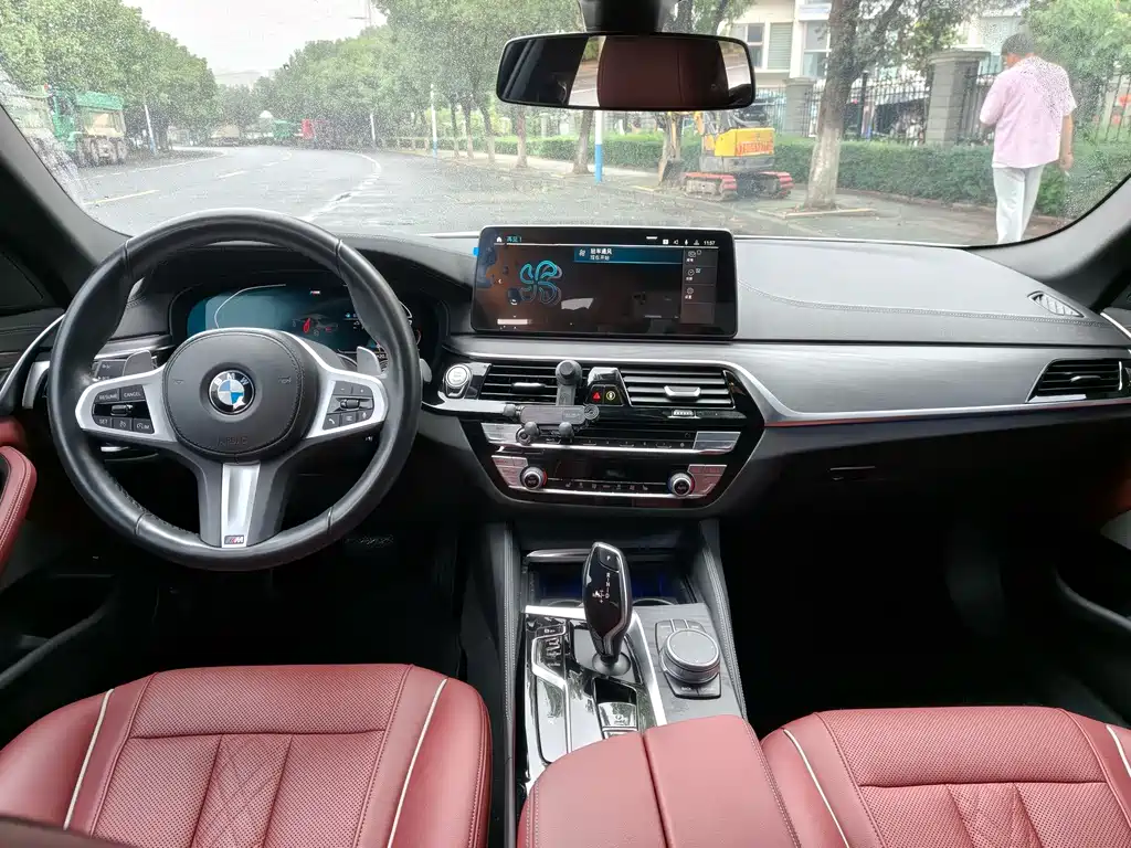 BMW 5 Series — миниатюра 4