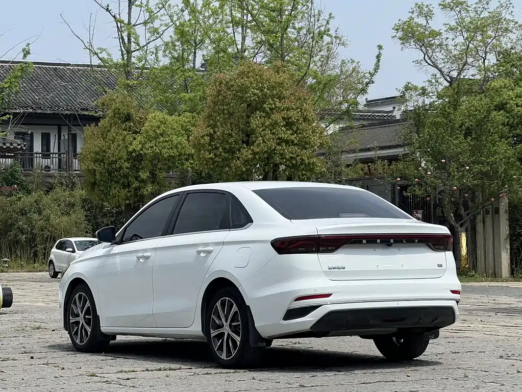 Geely Emgrand 2023 4 Champion 1.5L CVT Luxury