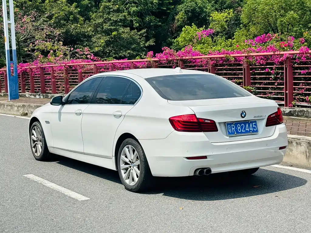 BMW 5 Series — миниатюра 6