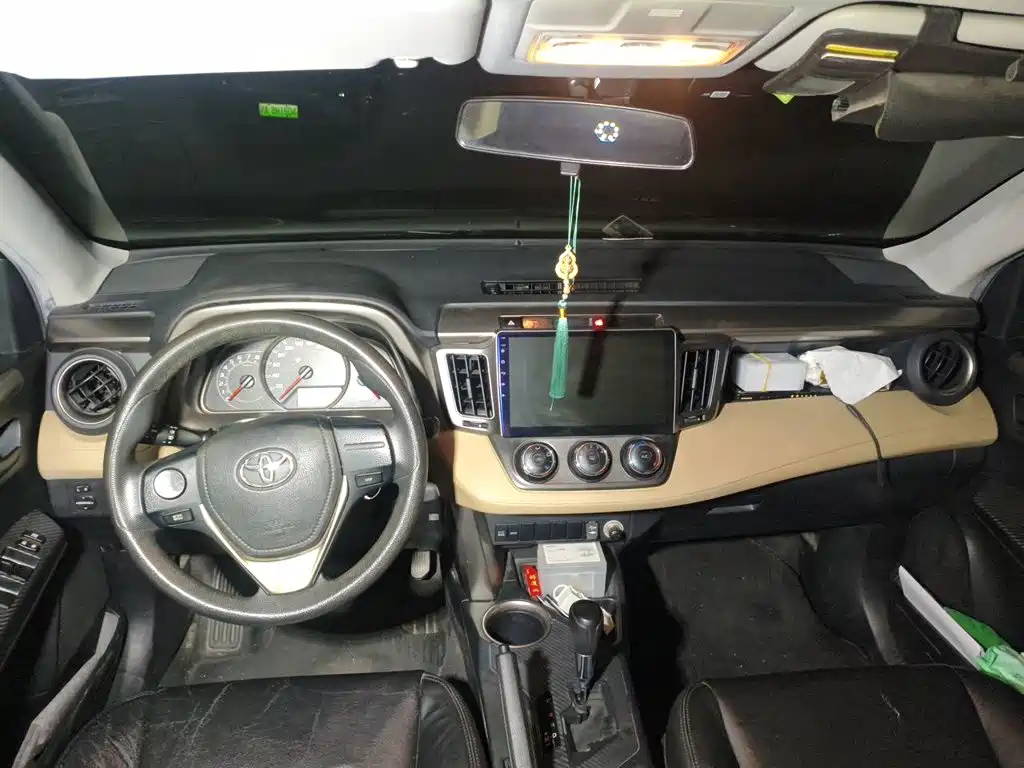 Toyota RAV4 — миниатюра 10