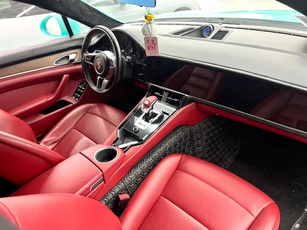 Porsche Panamera 2010 Panamera 4 3.6L