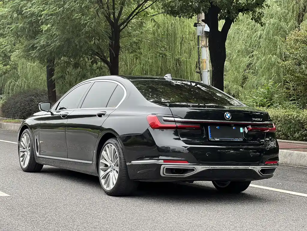 BMW 7 Series — миниатюра 14