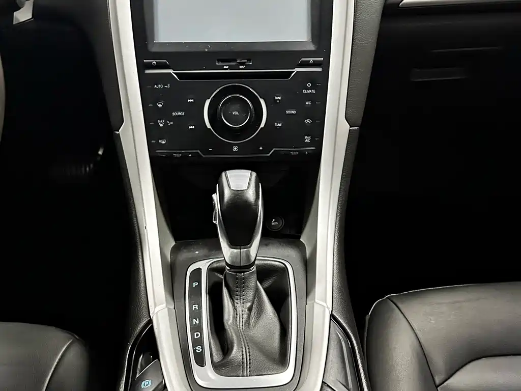 Ford Mondeo — миниатюра 9