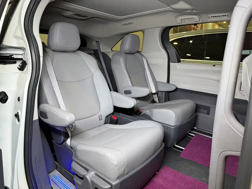 Toyota Granvia — миниатюра 13