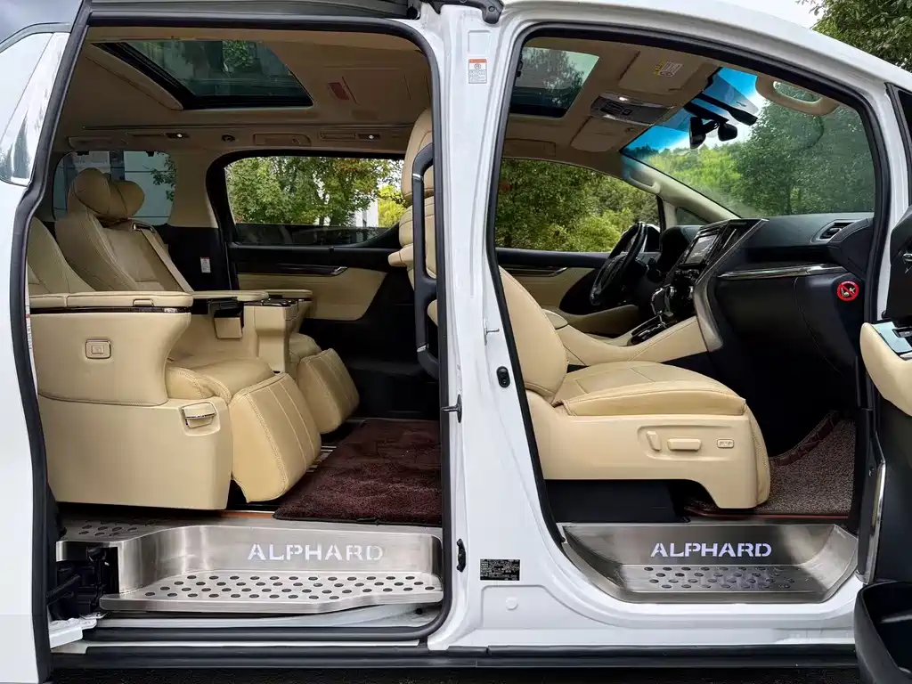 Toyota Alphard — миниатюра 5
