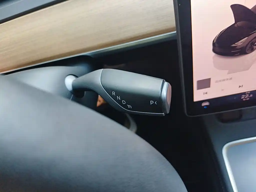Tesla Model 3 — миниатюра 10
