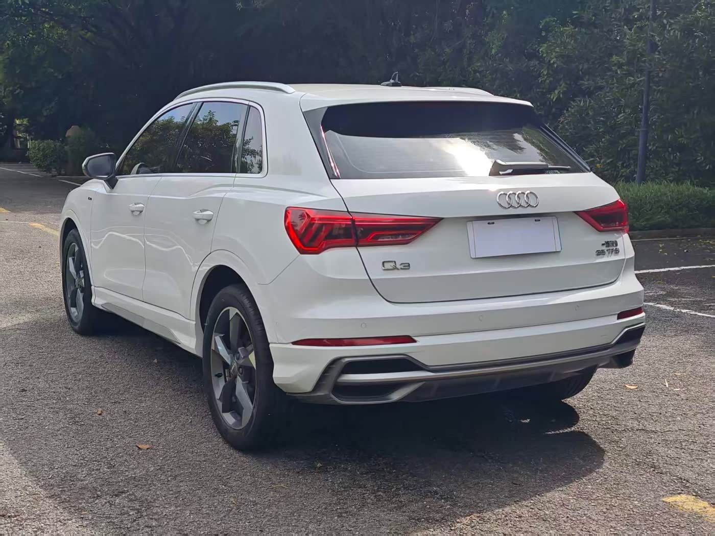 Audi Q3 1.4 л 2021 г. Белый, пробег 33000 км