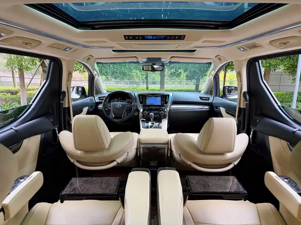 Toyota Alphard — миниатюра 6