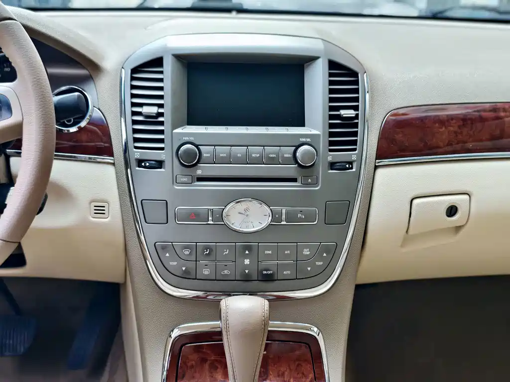 Buick Park Avenue — миниатюра 12
